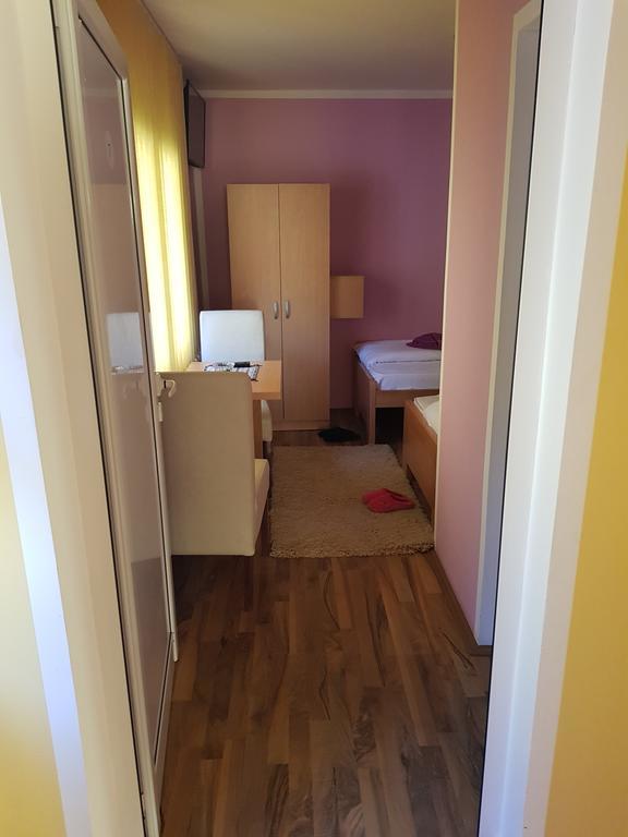Guest House Lisinski Raj Despotovac Exterior foto