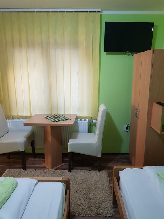 Guest House Lisinski Raj Despotovac Exterior foto