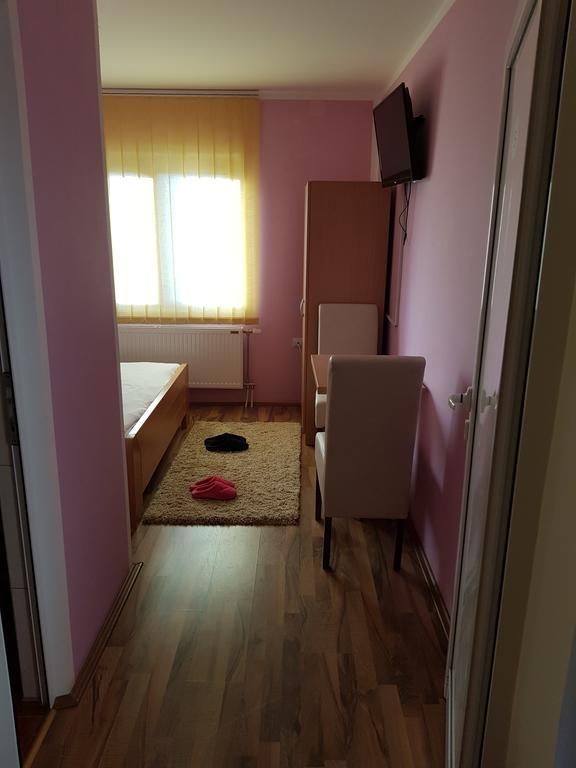 Guest House Lisinski Raj Despotovac Exterior foto
